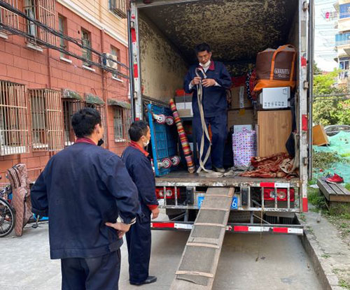 宝山高楼层居民搬场